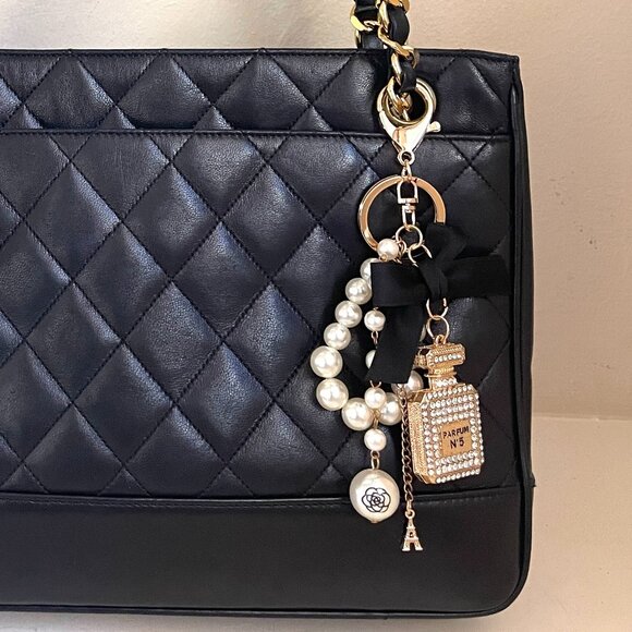 NWT Perfume bottle №5 Rhinestone/Pearls Crystal Bag Charm Pendant Key Ho… - Picture 3 of 8